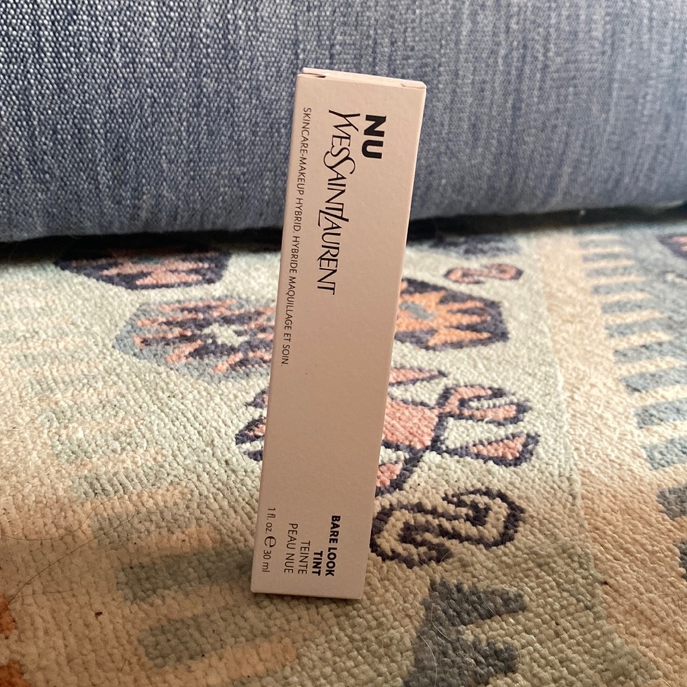 Yves Saint Laurent  NU BARE LOOK TINT. NU 4